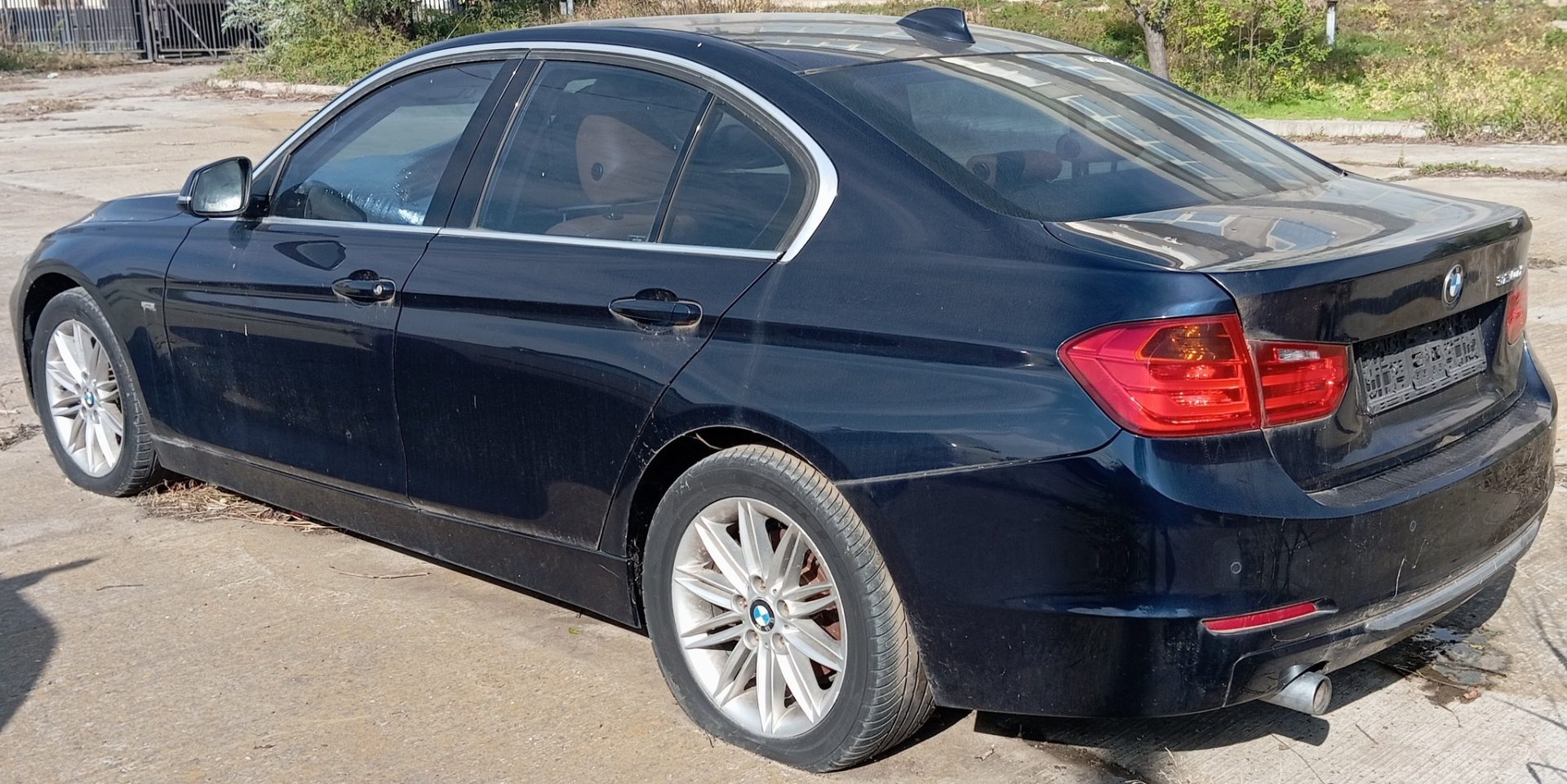 BMW Seria 3 scos la licitaţie de ANAF pentru un preţ derizoriu. Care sunt condiţiile de participare