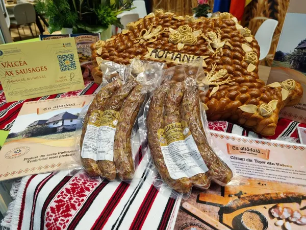 „Cârnații din topor din Vâlcea” obțin recunoaștere DOP în UE: Preparați din porc și afumați cu lemn de fag, pur și simplu au cucerit Europa