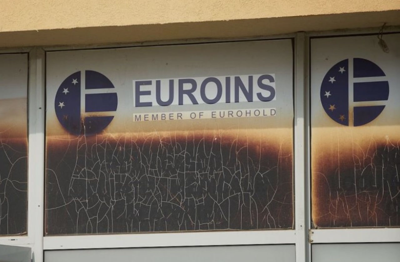 Percheziții la foști șefi din Euroins, în dosarul privind falimentarea companiei. Reacția grupului din care făcea parte firma