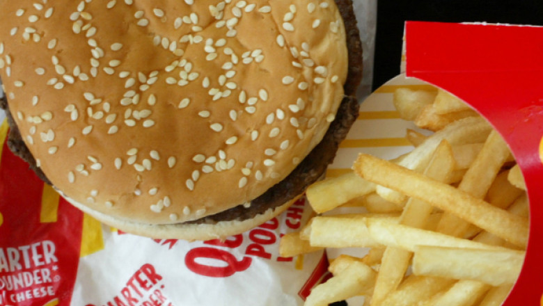 Inflația face ravagii și în fast-fooduri: Americanii nu-și mai permit să mănânce la McDonald’s