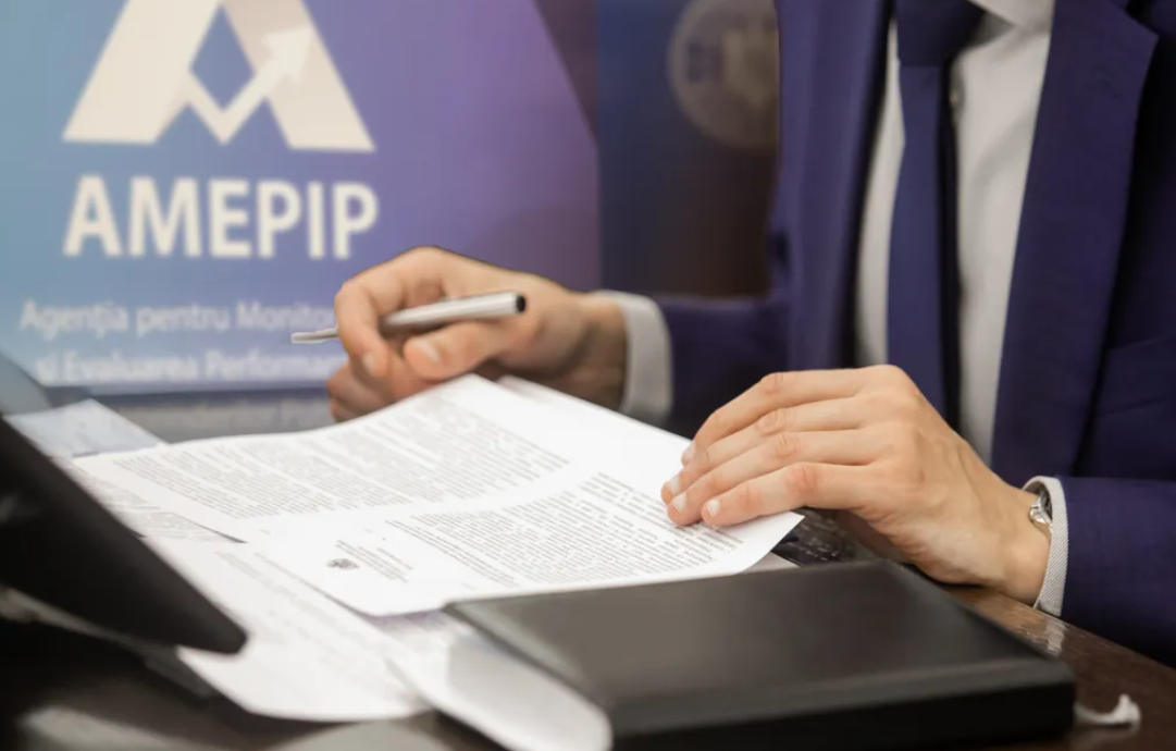 Circuitul bugetarilor în natură. Super-angajaţii de la stat, cu salarii de nababi, de care depindea un jalon PNRR, au probleme mari la CV