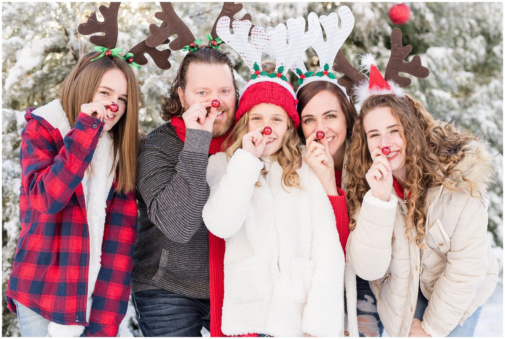 Sezonul ședințelor foto de Crăciun a început. Românii se înghesuie pentru a obține fotografia perfectă de pus în brad