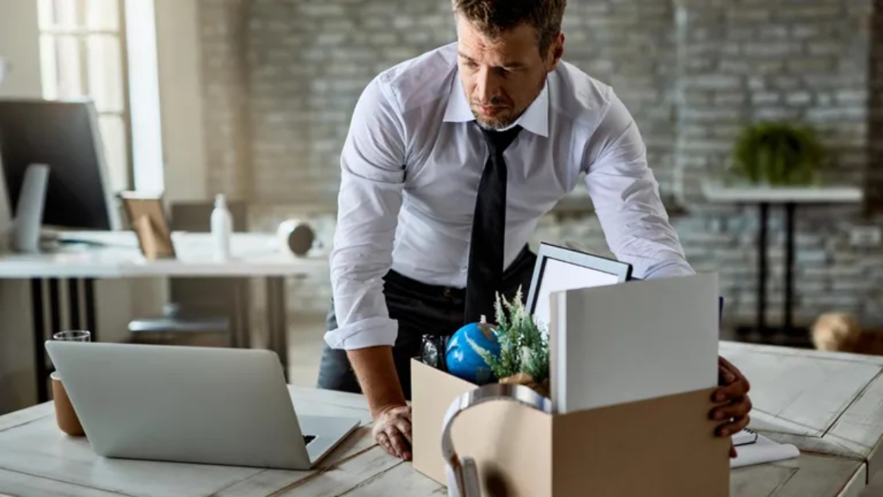 Companiile pregătesc concedieri masive și vor înlocui oamenii cu inteligența artificială. Care sunt domeniile cele mai afectate de noua revoluție AI