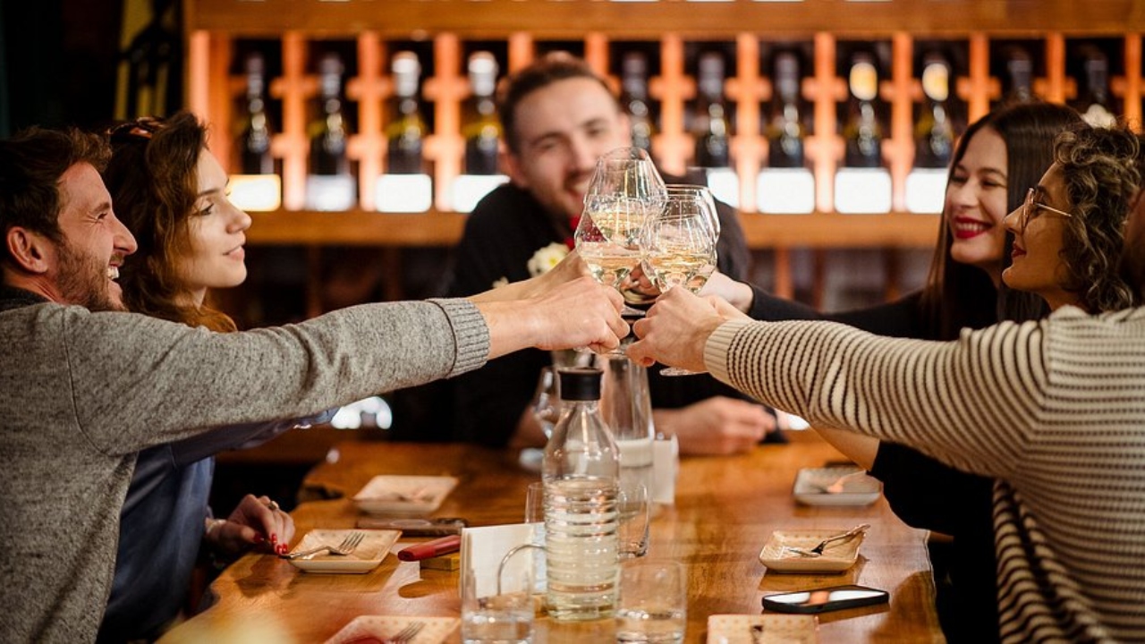 România, pe primul loc în UE la consumul de alcool. Datele unui nou raport OCDE