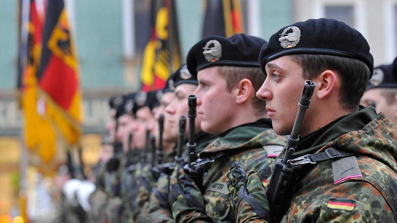 Germania vine cu un nou model pentru serviciul militar obligatoriu. Toți tinerii de 18 ani urmează să fie înregistrați oficial