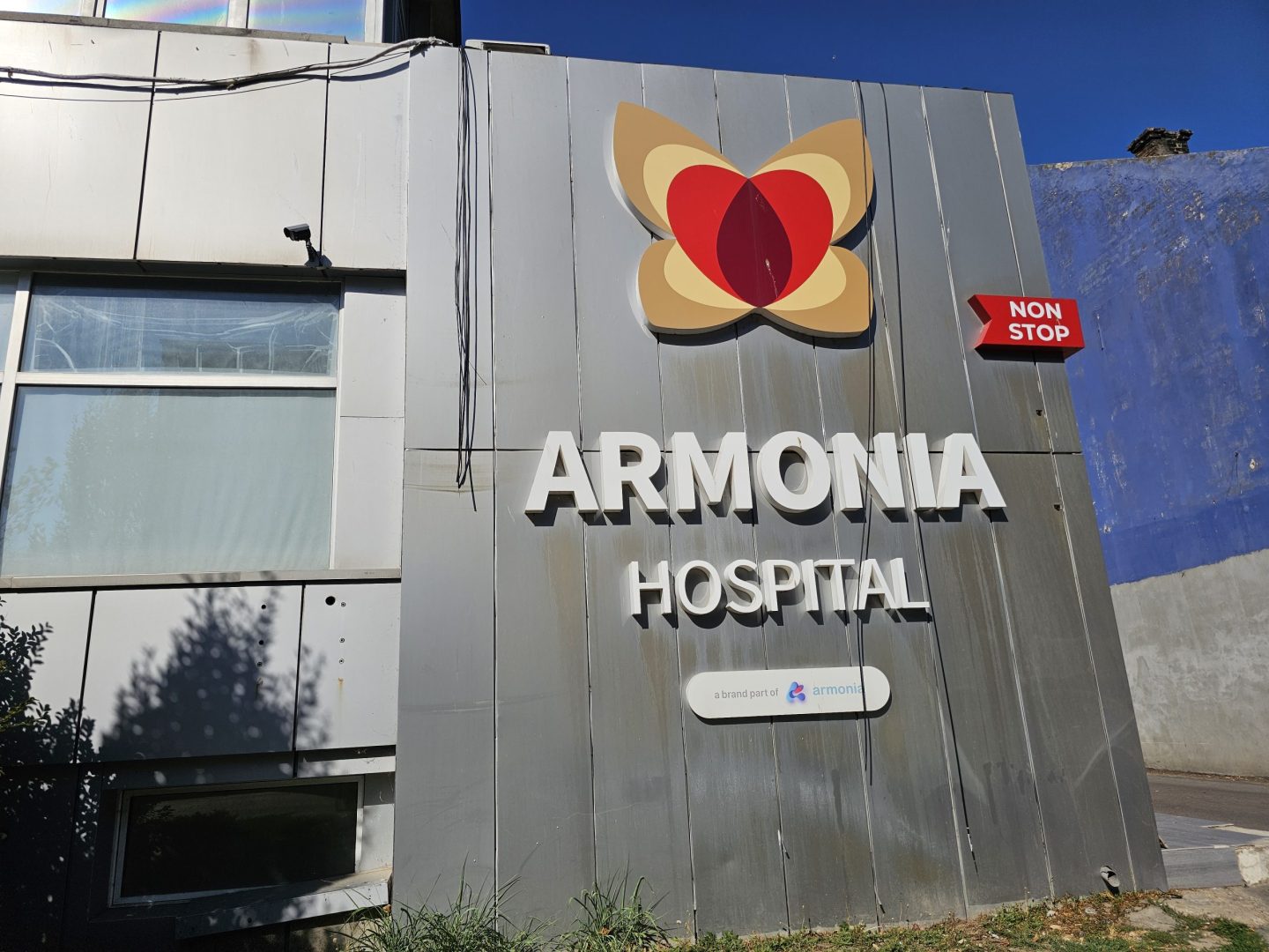 Spitalul privat Armonia, unde în luna octombrie a murit o femeie de 29 de ani, a reluat naşterile. DSP Constanţa susţine că deficienţele au fost remediate