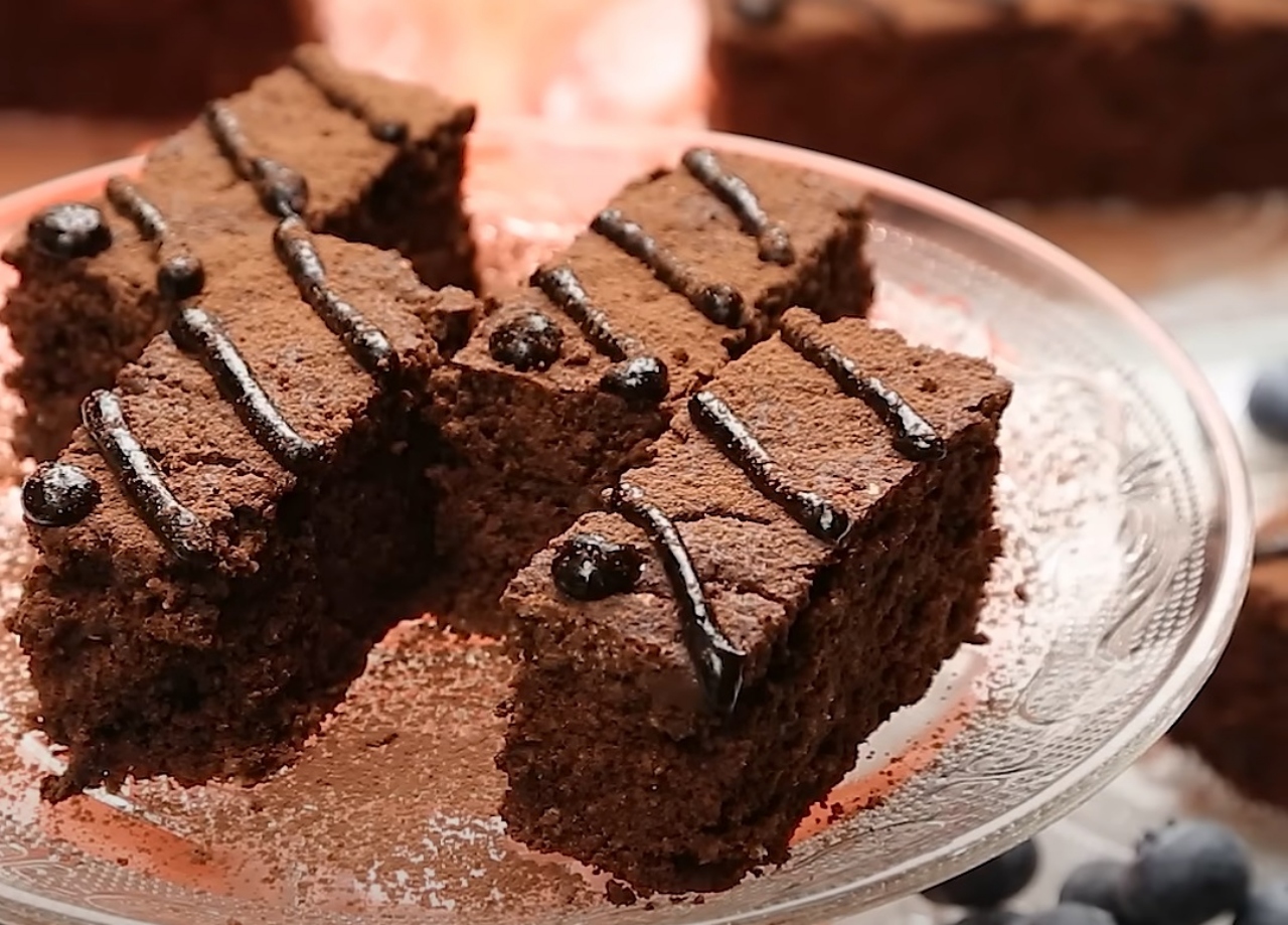 Desertul de post al anului 2025: brownie cu fulgi de ovăz şi ciocolată neagră. Te va cuceri instantaneu!