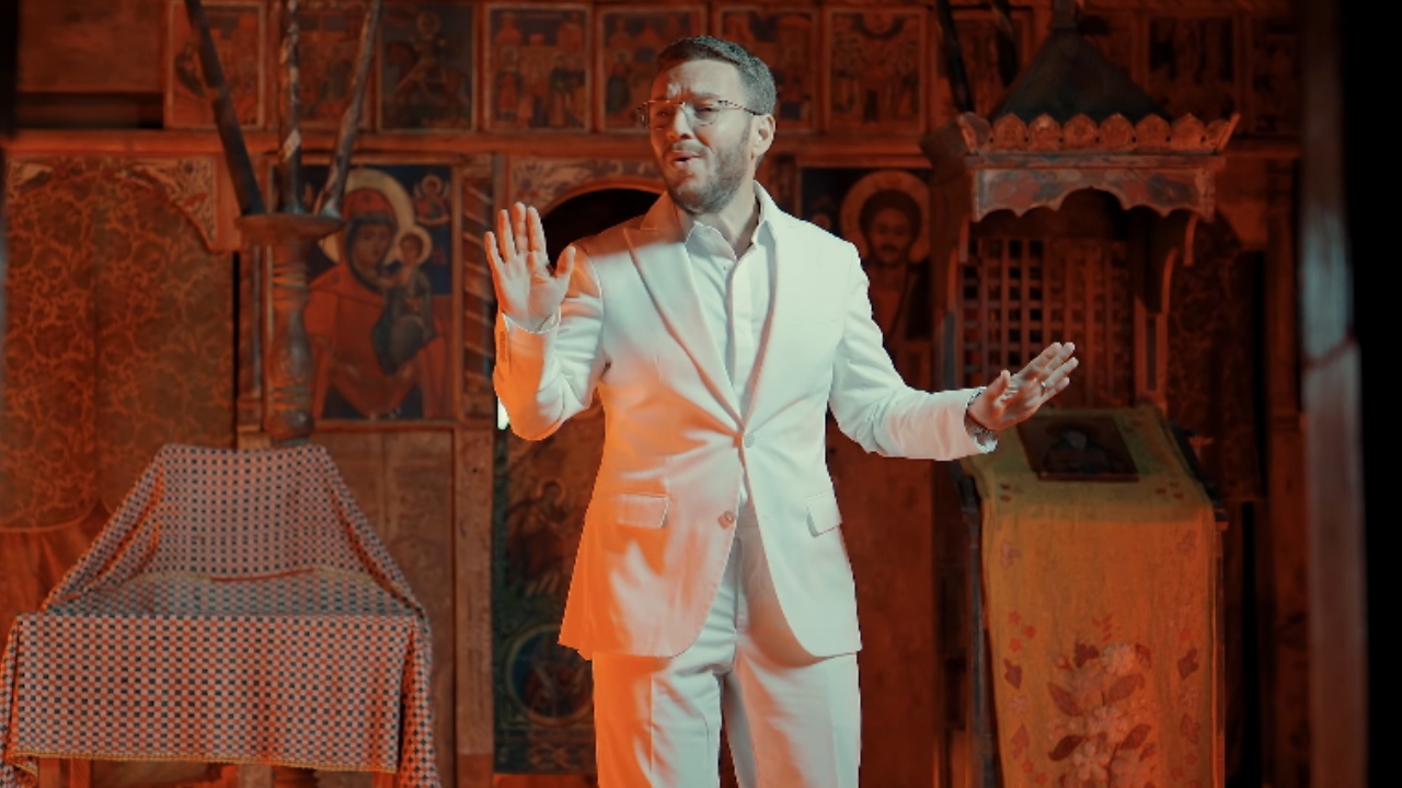 Florin Cercel a generat un întreg scandal după ce a filmat videoclipul unei manele în biserica de la Muzeul Golești: „Nu au avut permisiunea nimănui”