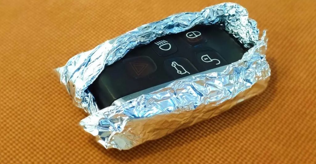 Motivul pentru care este bine să ții cheia de la mașină în staniol. O să-ți fie de mare ajutor acest truc