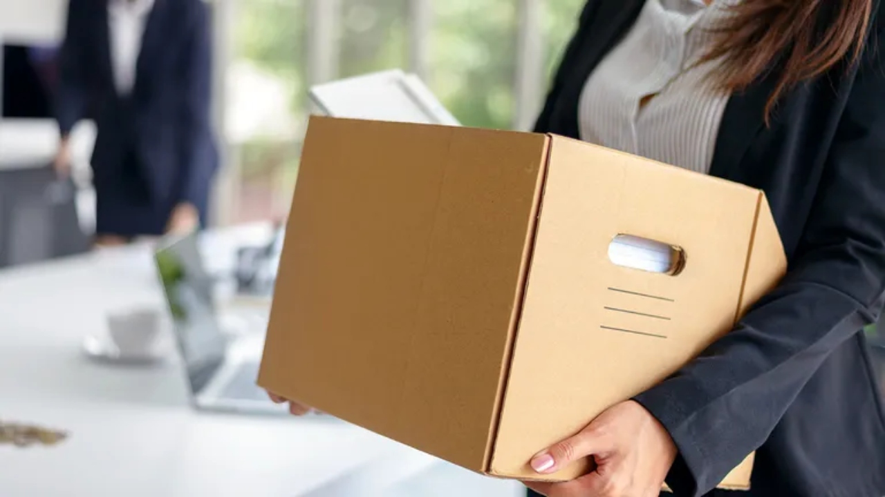 Cresc prețurile și urmează concedieri în masă până la finalul lui 2026, datele INS sunt înfiorătoare. Specialiștii avertizează: „Impactul inflației, al măsurilor fiscale și al scăderii vânzărilor se traduce deja prin reduceri de personal”