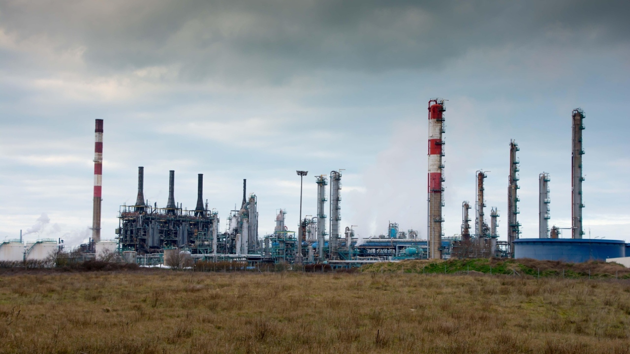 Presa maghiară: Un oligarh ucrainean preia fabrici în România. Mai multe companii internaționale părăsesc țara din cauza politicii fiscale a guvernului