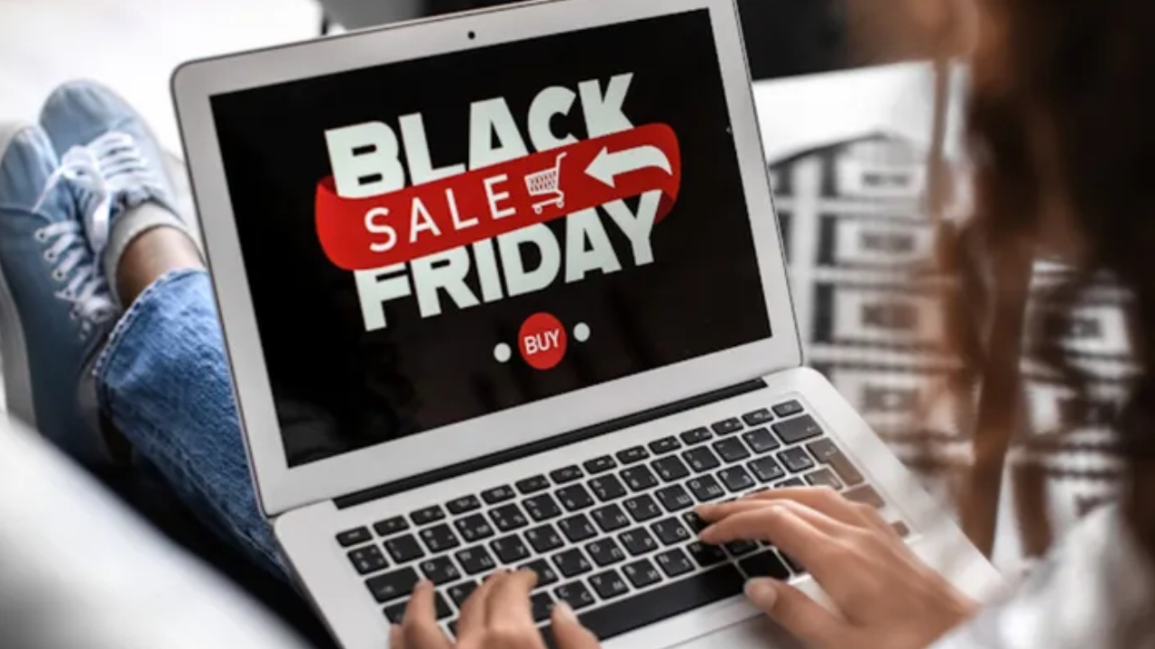 EXCLUSIV Cele mai mari țepe de Black Friday 2025. Cum îi păcălesc vânzătorii pe români, ieftinind prețurile deja scumpite