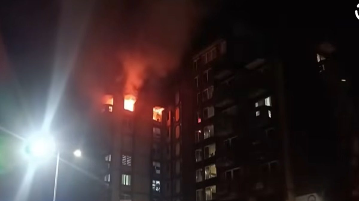 VIDEO Tragedie naţională: 11 morți și zeci de răniți într-un incendiu devastator la un azil. Preşedintele şi premierul au reacţionat imediat