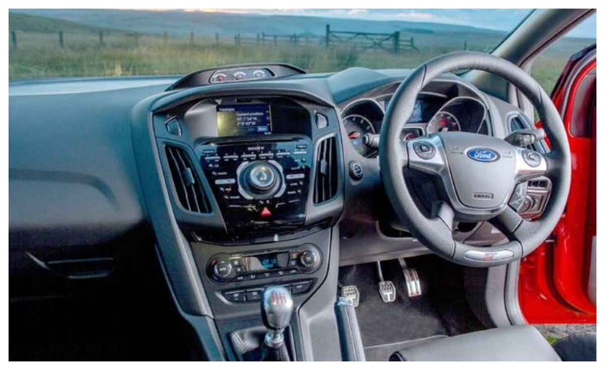 Cum poți să-ți înmatriculezi mașina cu volan pe dreapta. Ce trebuie să știi înainte să mergi la RAR