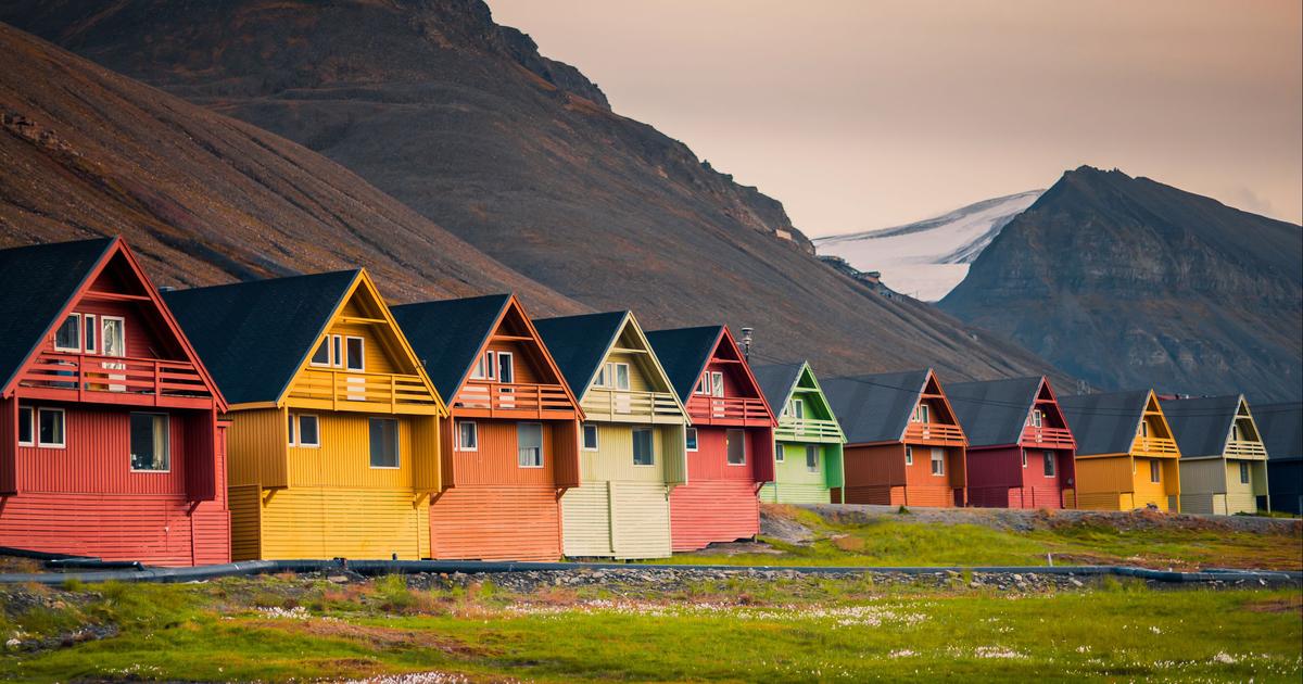 Orașul din Norvegia unde înmormântările și nașterile sunt interzise. Regulile neobișnuite ale celor 2.000 de locuitori