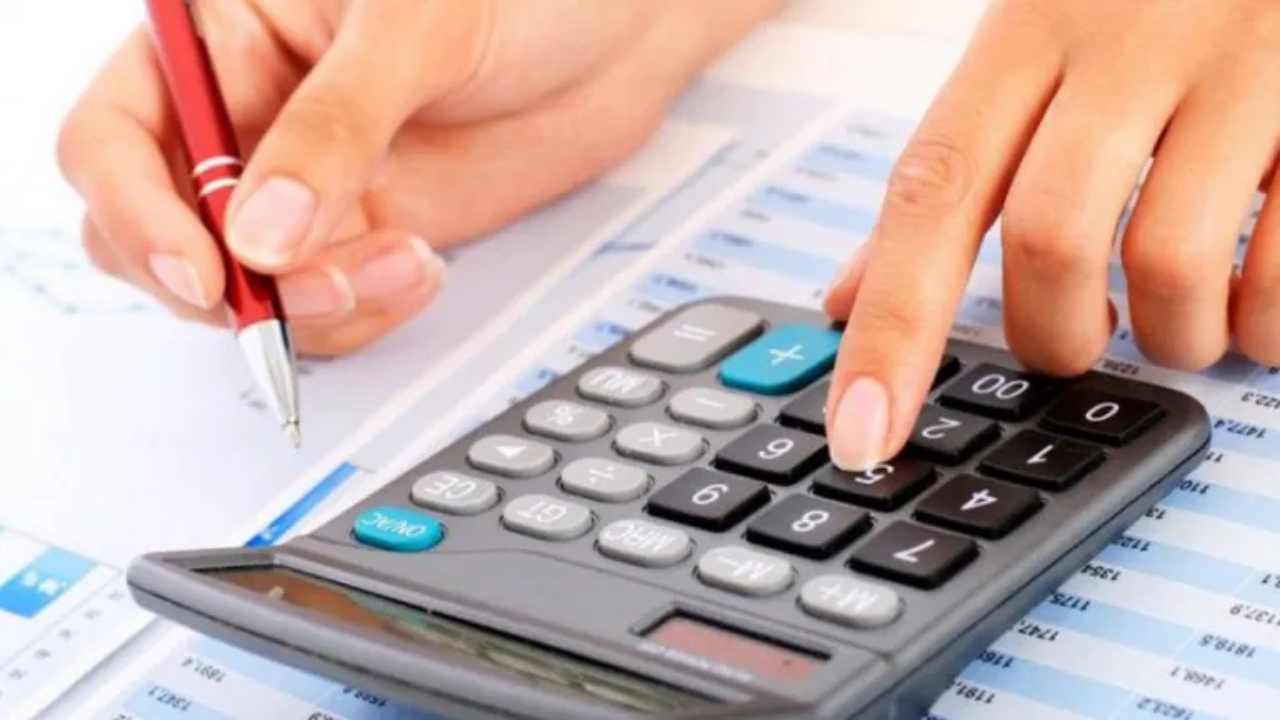 Românii bun-platnici își primesc bonificația de 3% pentru impozitele pe 2024 cu întârziere. Guvernul trebuie să găsească bani pentru a nu afecta deficitul bugetar