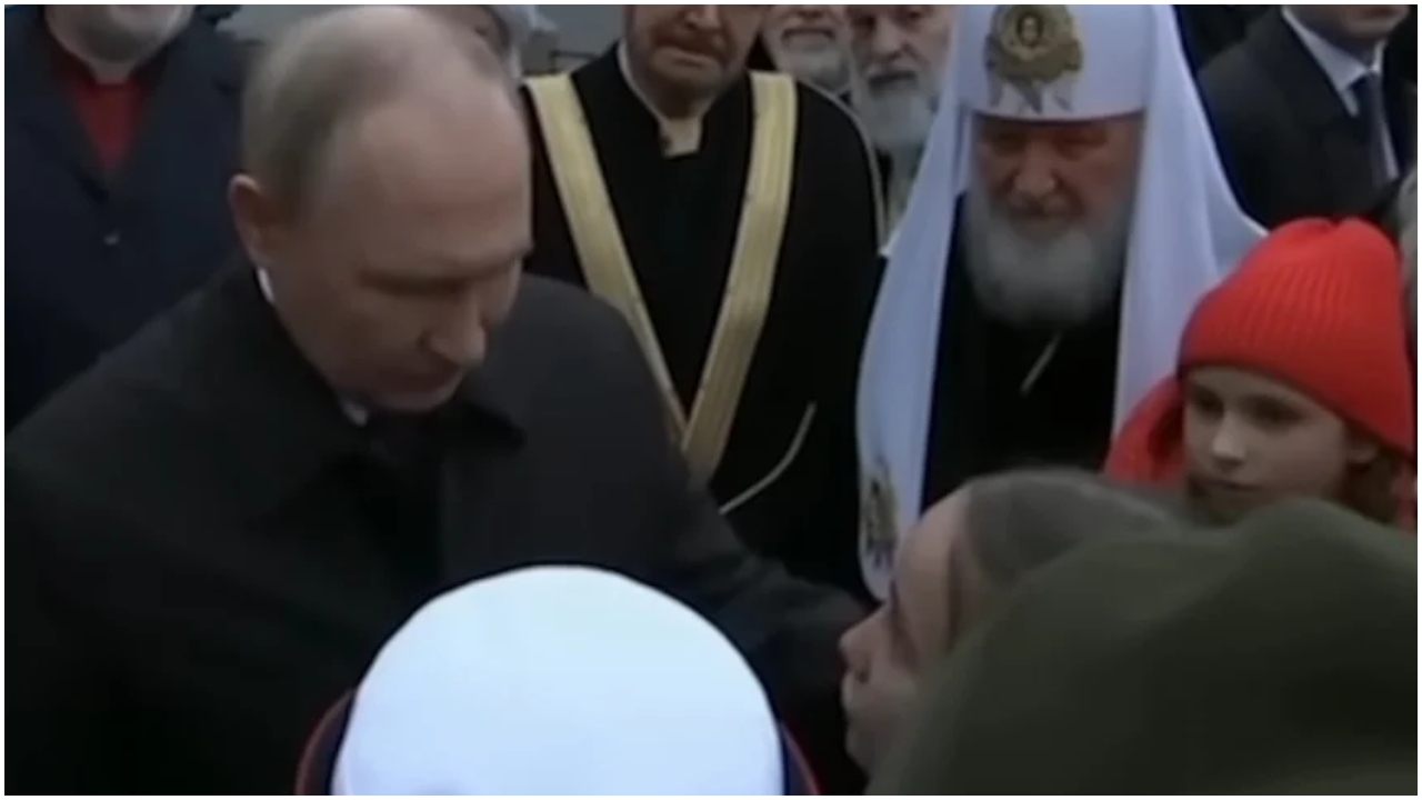 Vladimir Putin, încurcat de întrebarea unei fetițe de 11 ani: „Unchiul meu a fost rănit, dar îl trimit înapoi pe front”