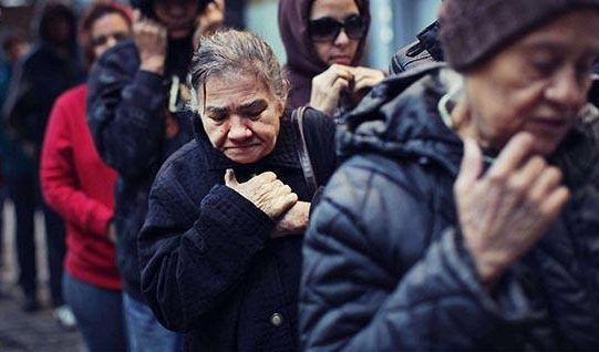 Avertismentul unui celebru economist: „România mai are câteva luni pentru a evita o recesiune severă”. Pericol uriaş: TVA de 23-24% şi 6 lei pentru un euro!