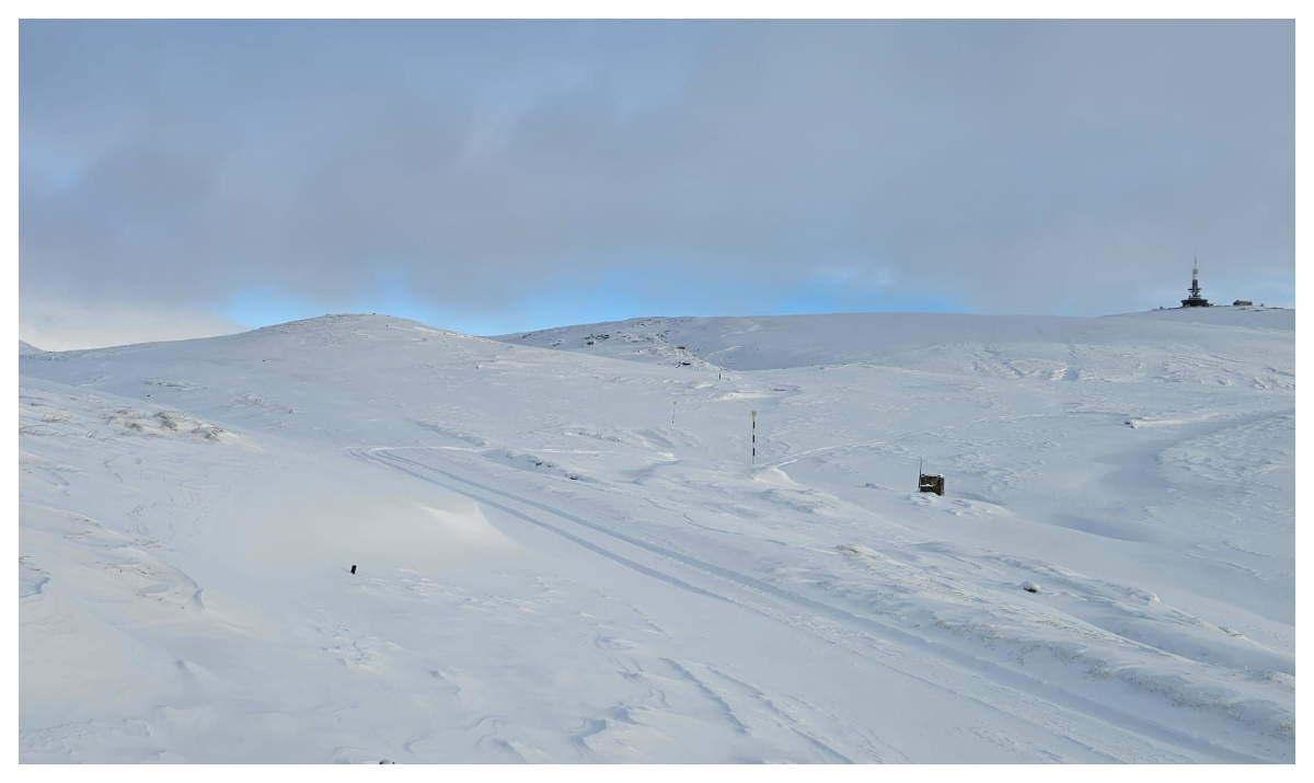 Zăpadă de 15 centimetri pe Platoul Bucegi. Avertismentul salvamontiștilor: ”Sfătuim turiștii să fie echipați de iarnă”