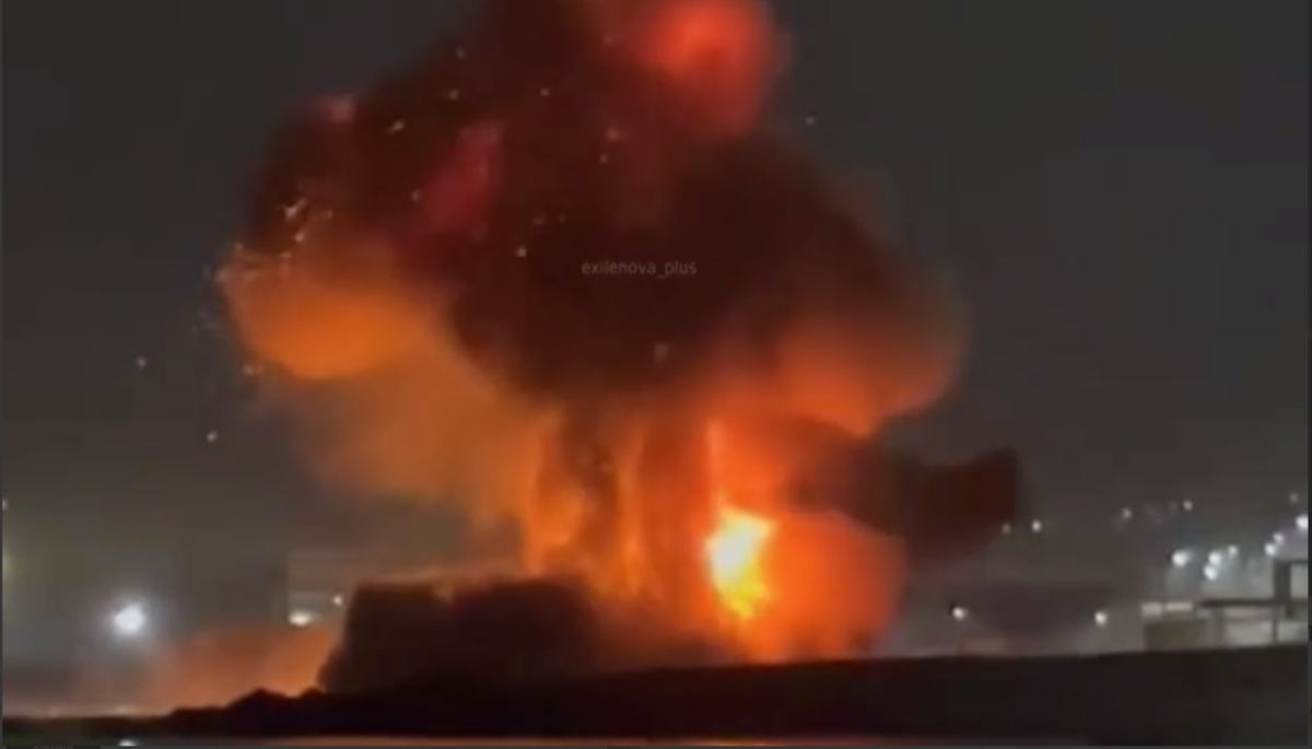 VIDEO MApN a activat apărarea antiaeriană după noi bombardamente ruseşti lângă graniţa României, în zona portului Izmail. Fragmente de dronă găsite la Grindu. Ucraina loveşte o rafinărie rusească