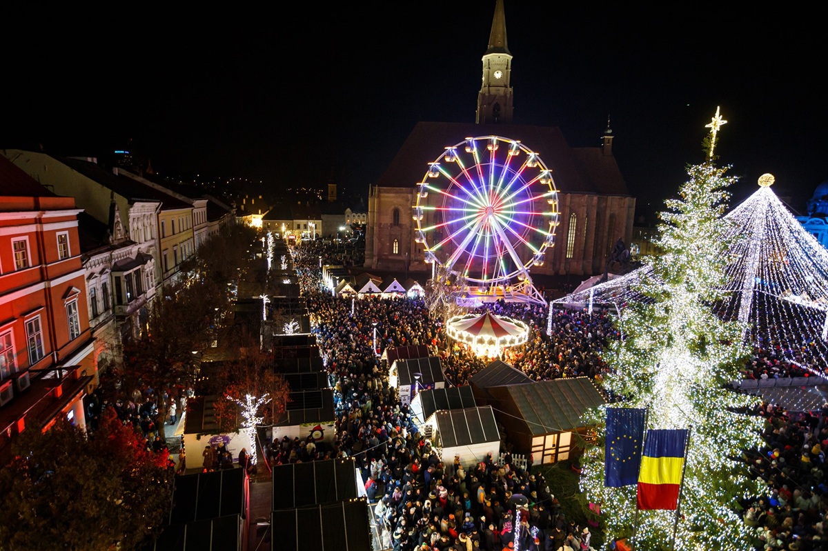 Prețuri la Târgul de Crăciun din Cluj Napoca. Cât costă vinul fiert, ciocolata caldă și gogoșile VIDEO