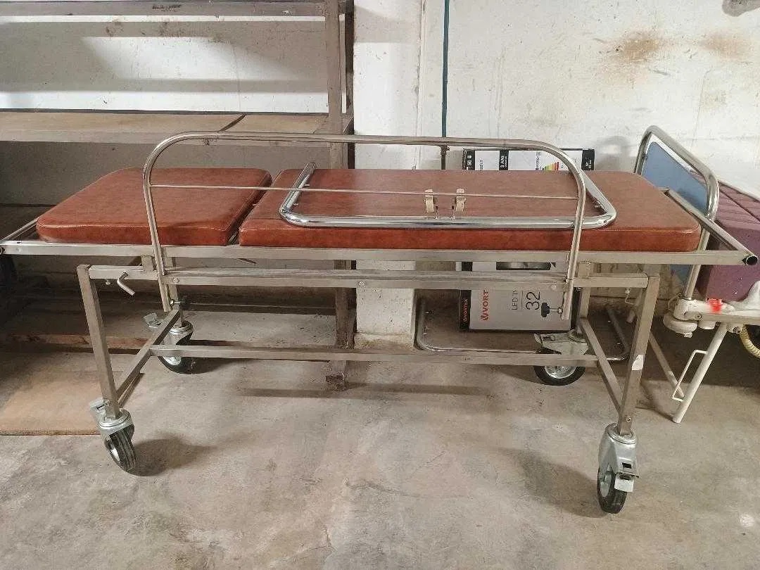 Un pacient a căzut de pe targă, la Ploiești. Noi probleme la Spitalul de Urgență