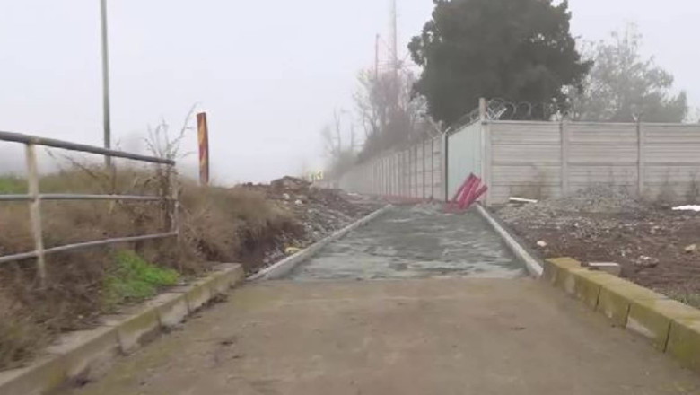 Un trotuar care leagă 2 Mai si Vama Veche, construit abia după doi ani de la accidentul provocat de Vlad Pascu