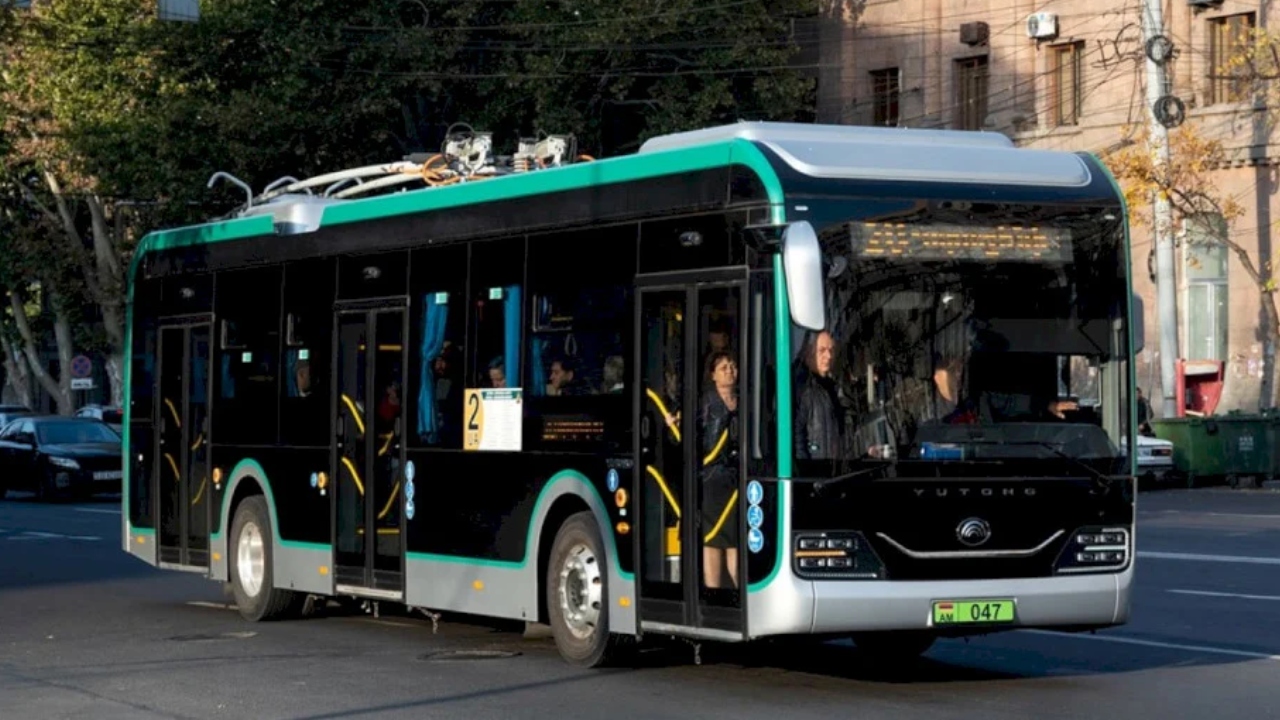 Breșă majoră de securitate în Norvegia. Autobuzele electrice chinezești pot fi controlate de la distanță prin intermediul cartelelor SIM din România. Bucureștiul tocmai a achiziționat 22 de troleibuze de la aceeași firmă problematică
