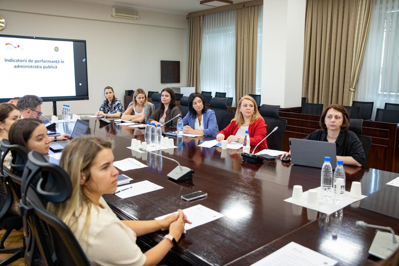 În 2026, funcţionarii publici cu salarii de până la 6.300 de lei vor primi plăţi compensatorii