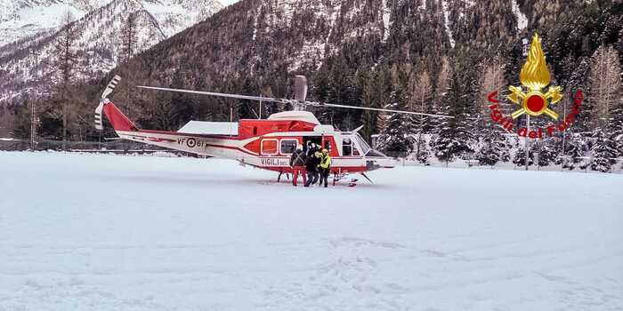 Accident grav în Italia. Doi răniţi după ce o telecabină a rămas blocată. Circa 100 de persoane vor fi evacuate cu elicopterul de la 2.800 de metri altitudine