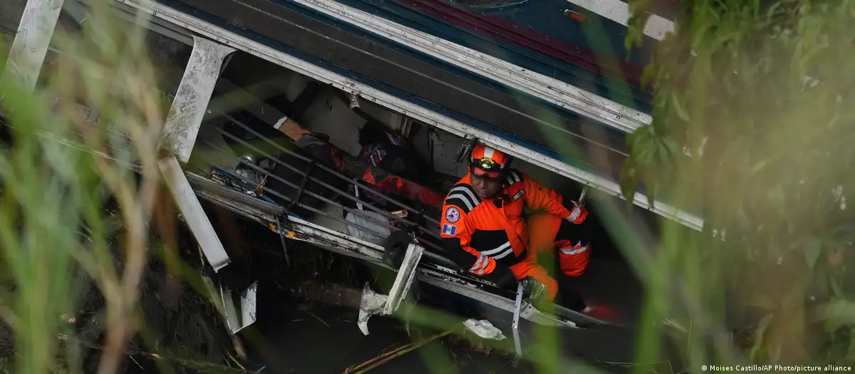 Accident cumplit în Guatemala: 15 persoane și-au pierdut viața după ce un autobuz a căzut într-o prăpastie