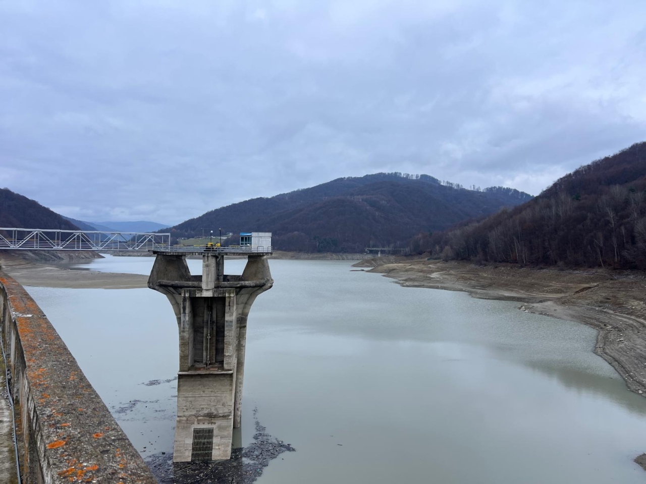 Criza de apă din Prahova continuă. ”Apele Române” avertizează că există riscul ca problemele să persiste în următoarele șase luni!