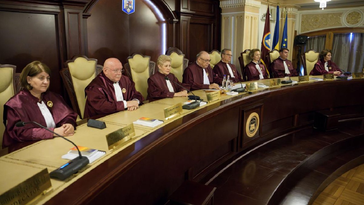 Cel mai bine plătiți magistrați din stat decid soarta pensiilor speciale. Judecătorii CCR dau verdictul între Crăciun și Revelion