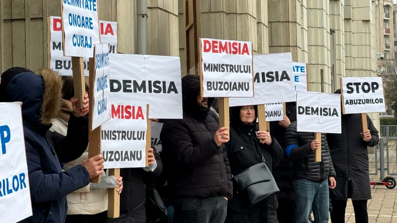 PUSL protestează în fața Ministerului Mediului, Apelor și Pădurilor și cere demisia ministrului Diana Buzoianu
