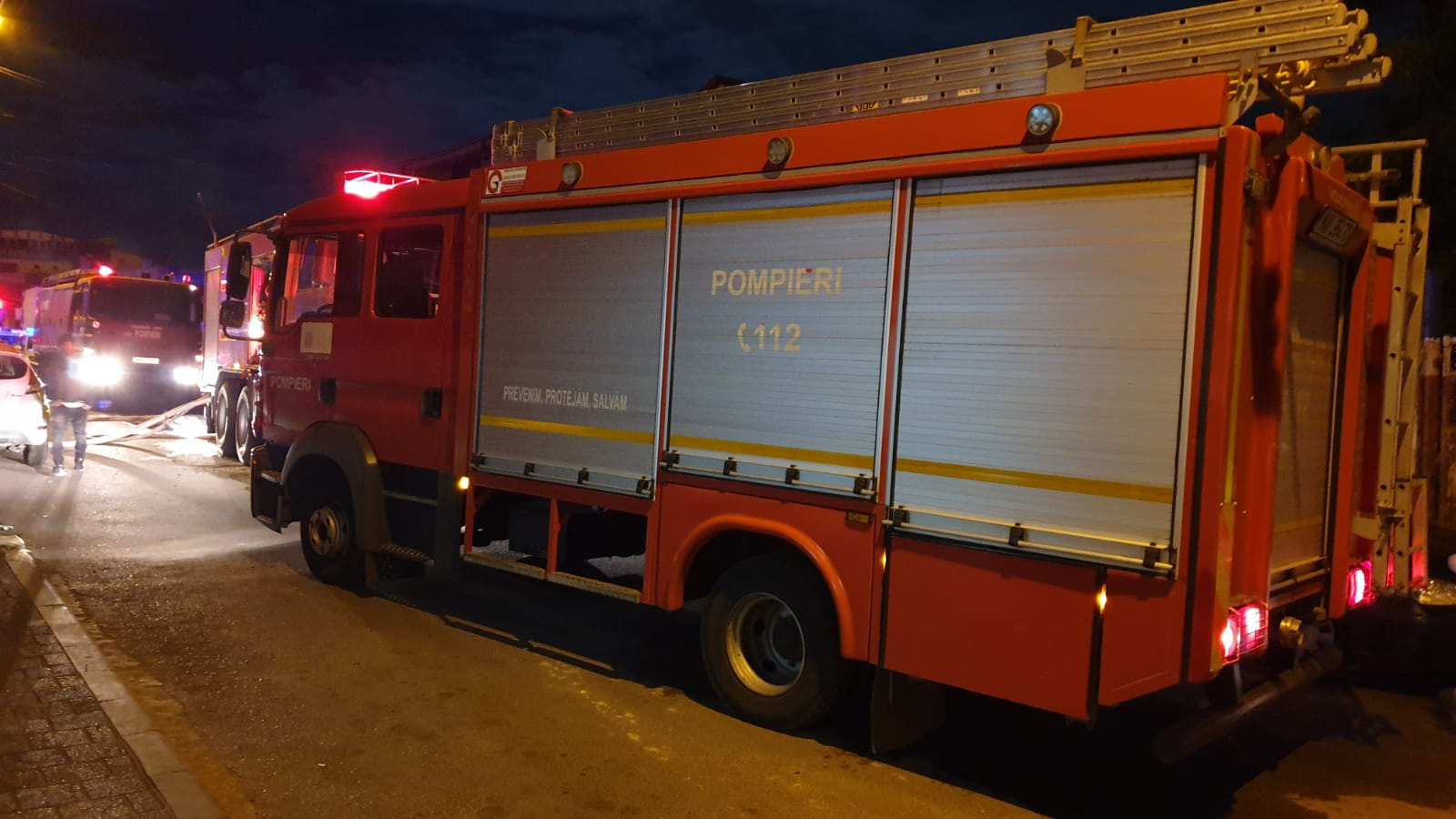 Incendiu la un bloc de locuințe din Constanța. Locatarii s-au autoevacuat