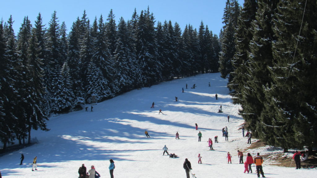 Jobul de iarnă unde poți câștiga 3.200 de euro lunar. Nu ai nevoie de studii superioare și te poți angaja imediat