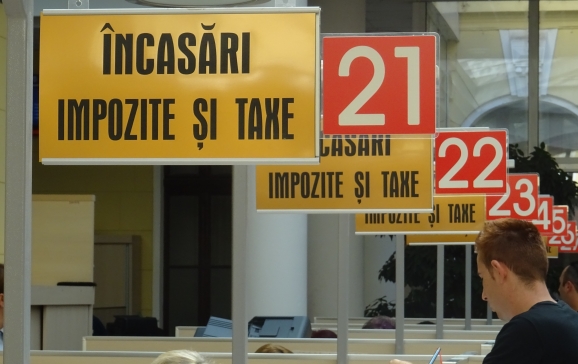 Distrați-vă bine de Revelion, pentru că nu se știe dacă vom mai avea bani pentru următorul. Cresc taxele pe locuință și mașină, iar benzina și țigările se scumpesc