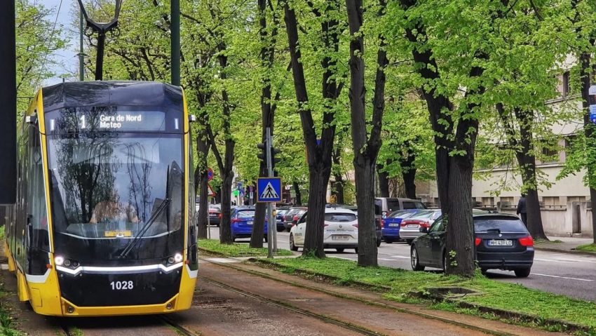 Orașul din România în care municipalitatea acordă abonamente gratuite pe transportul în comun pentru studenți