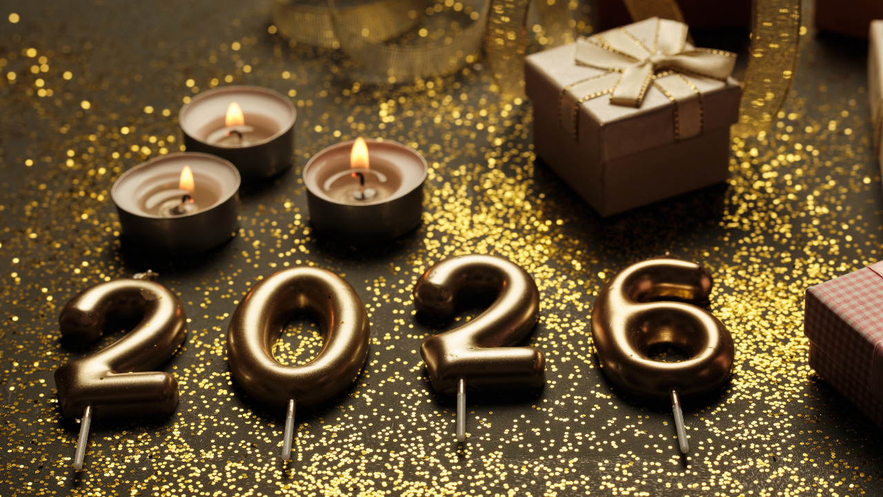 Urări de Anul Nou 2025-2026, pentru familie, prieteni și persoana iubită. Idei de urări, felicitări și SMS-uri