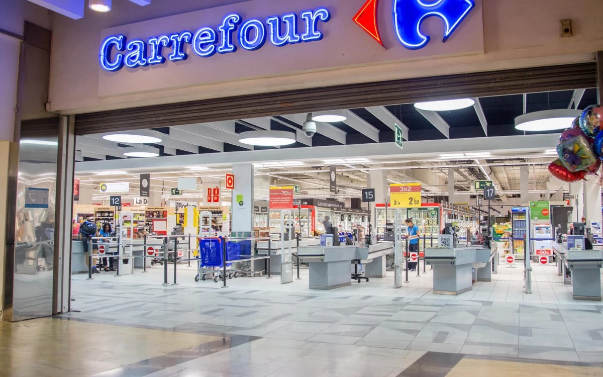 Surse: Magazinele Carrefour din România ar putea fi cumpărate de frații Pavăl, proprietarii Dedeman