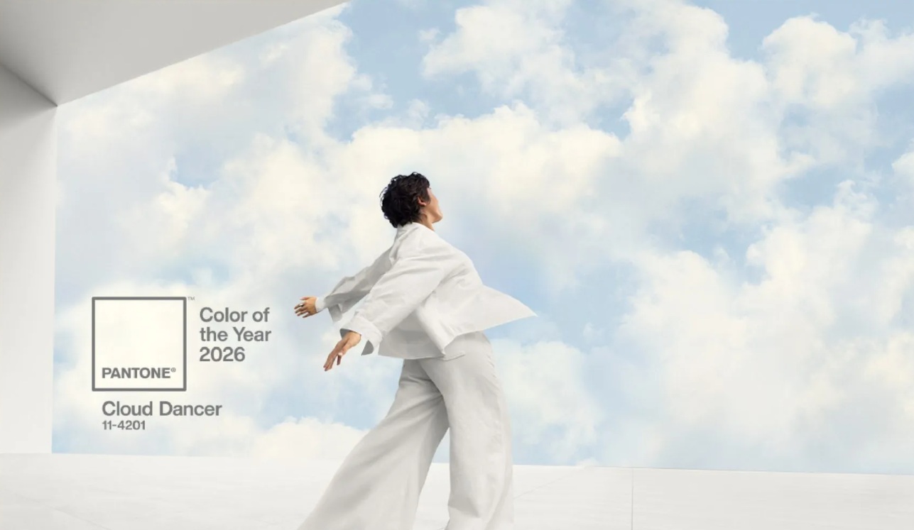 Cloud Dancer este culoarea anului 2026. Pantote a făcut anunțul oficial: „Asemenea unei pânze goale”