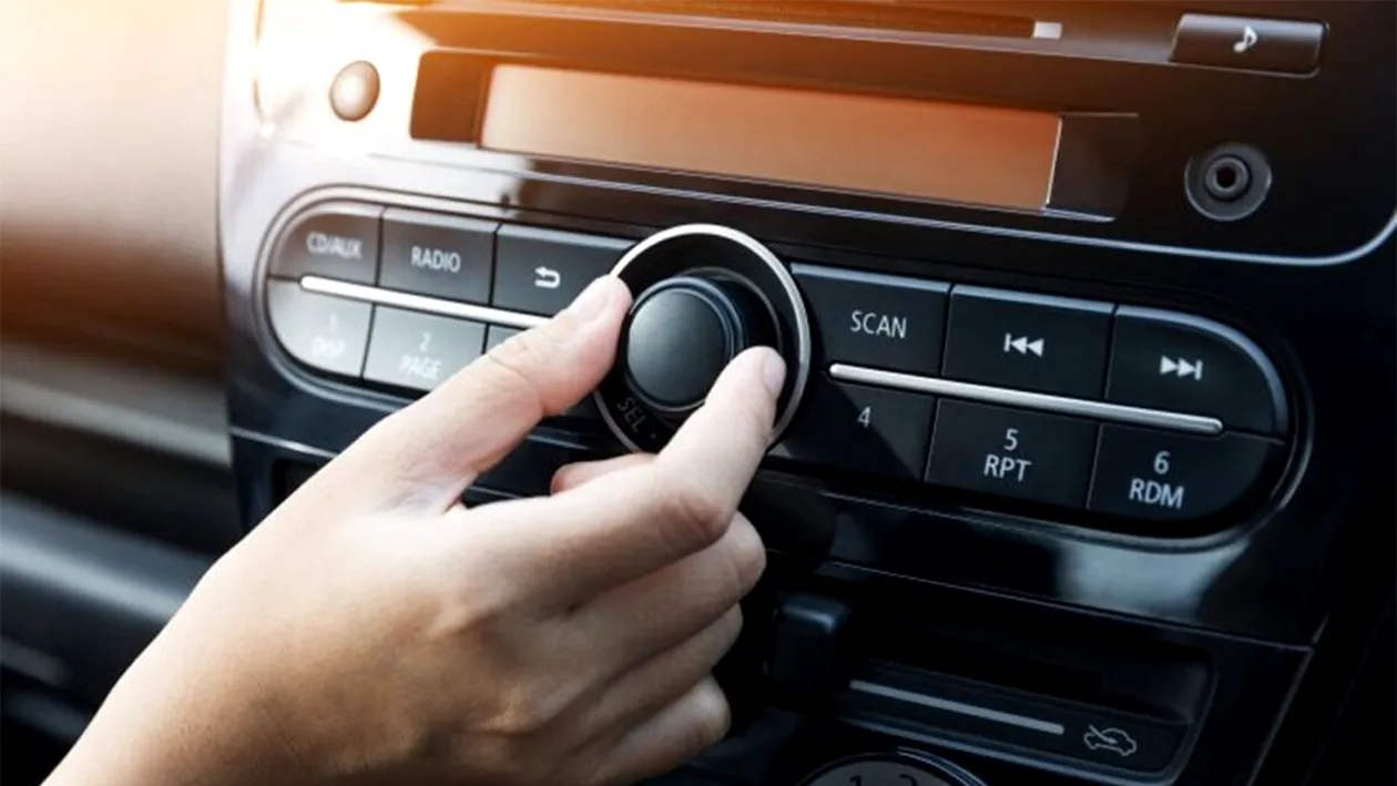 Cod Rutier. Când pot fi sancționați șoferii pentru muzică prea tare sau claxonat excesiv. Ce prevede legea