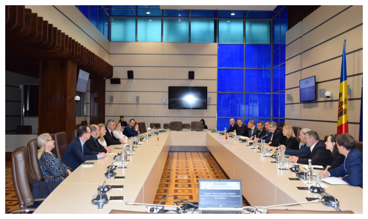 Cine sunt bugetarii care încasează spor pentru risc și suprasolicitare neuropsihică de peste 11.000 de lei lunar