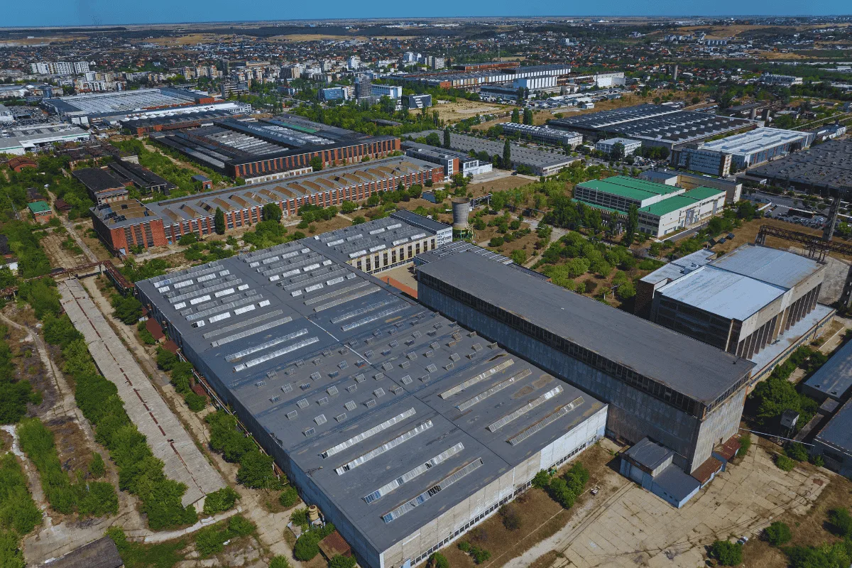 Una dintre cele mai mari platforme industriale de pe vremea lui Ceauşescu, scoasă la vânzare. Ce se va construi pe terenul vechiului combinat