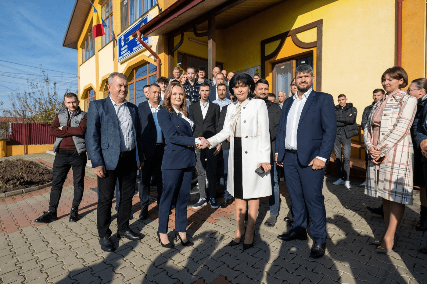 Dinastia Gireadă, din Botoşani. Familia fostului edil Verginel conduce comuna de peste 20 de ani. Au fost primari şi el, şi soţia sa, iar acum fiica lor a fost aleasă, la rândul său