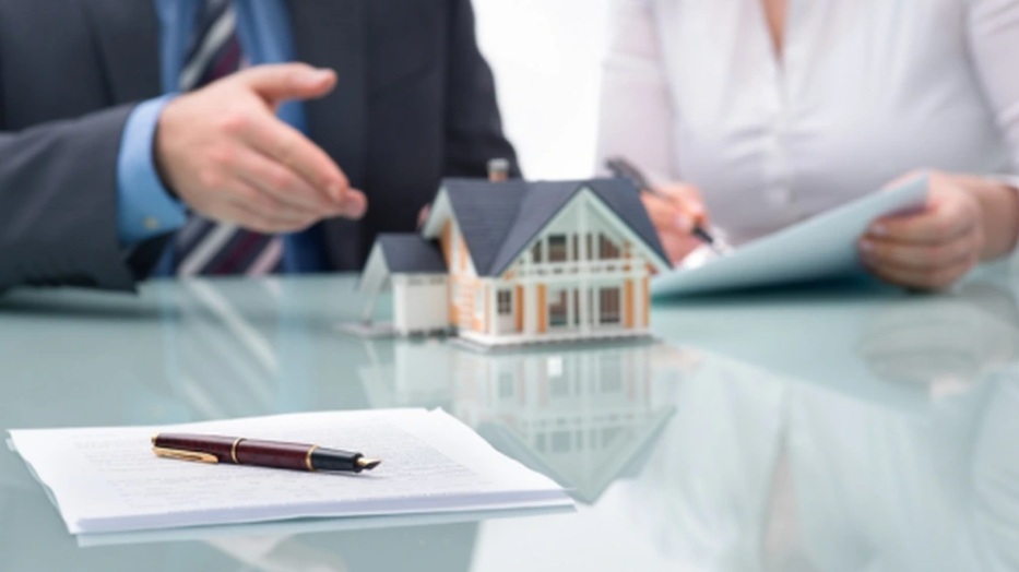 Impozitarea clădirilor la valorea de piață, amânată pentru 2027. Principalele măsuri care au fost adoptate miercuri, în ședința de Guvern