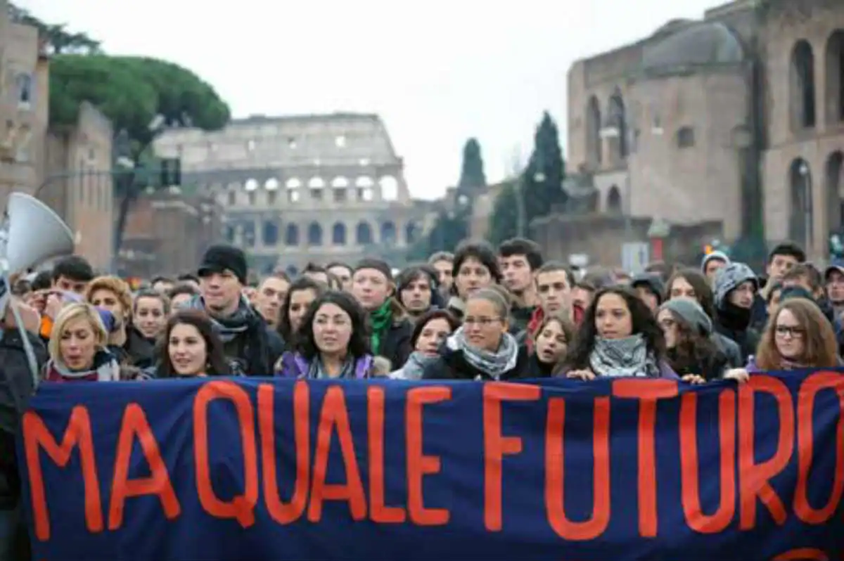 Italia, pe urmele României. Majoritatea tinerilor italieni cred că trebuie să plece din țară pentru o viață mai bună