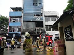 VIDEO Cel puțin 13 morți după un incendiu devastator într-un bloc de șapte etaje din Jakarta