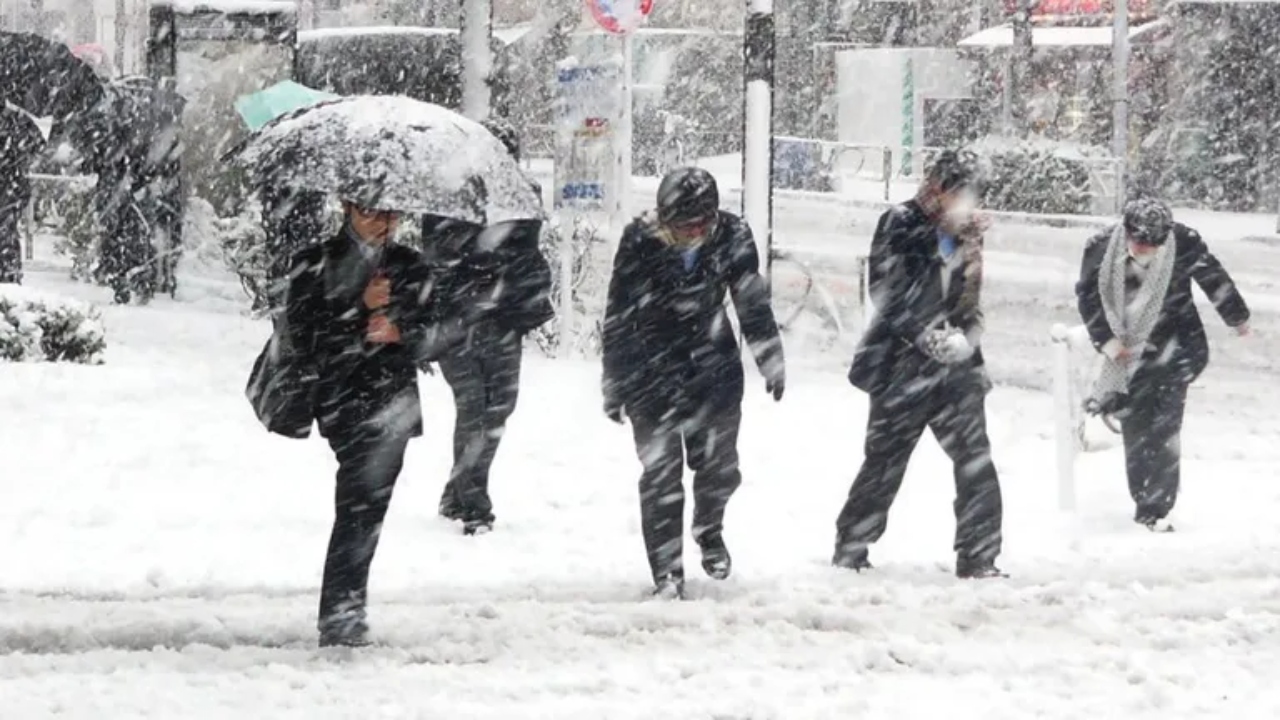 Vreme severă în toată țara. Ministerul Mediului a convocat Comitetul pentru Situații de Urgență