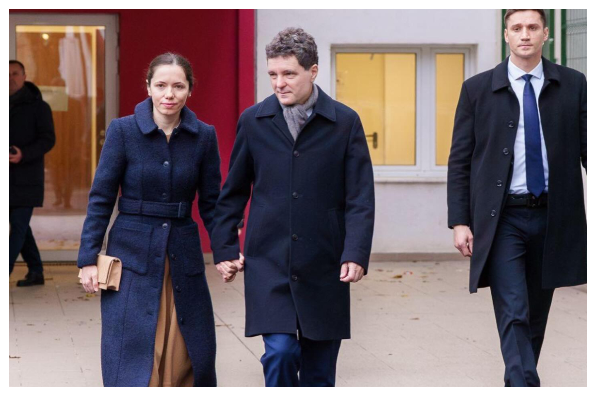 Ce ținută a purtat Mirabela Grădinaru în ziua alegerilor pentru Primăria Capitalei. Cum a apărut Prima Doamnă la brațul lui Nicușor Dan